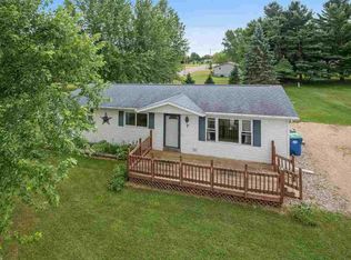 7 Petunia Cir, Clintonville, WI 54929