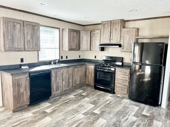 1527 Fallcreek Dr, Mishawaka, IN 46544