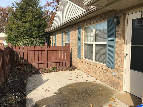 3rd image of 133 Bentley Dr