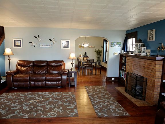 3rd image of 345 Parkwood Ave