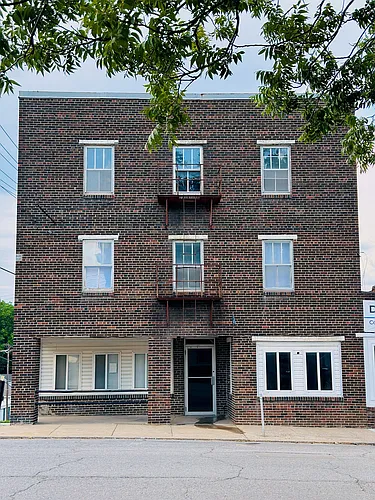 101 E Benton St Photo 1