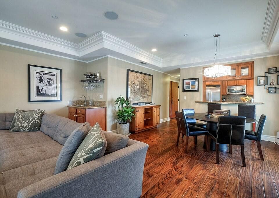 Living/Dining Area