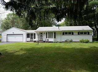 11 Horizon Dr, Rochester, NY 14625