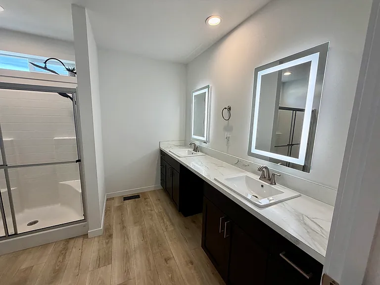 317 W 8th St #25 — Photo 18