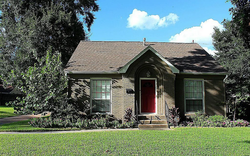 2 bed, 1.0 bath, 1068 sqft, $1,875 — Photo 2