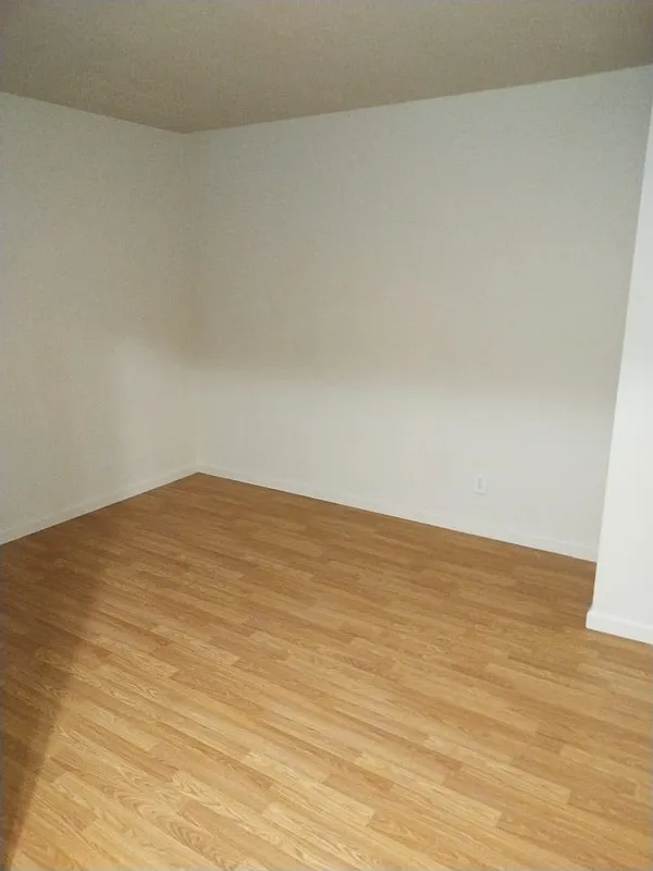 3 bed, 1.5 bath, 1000 sqft, $1,200 — Photo 3