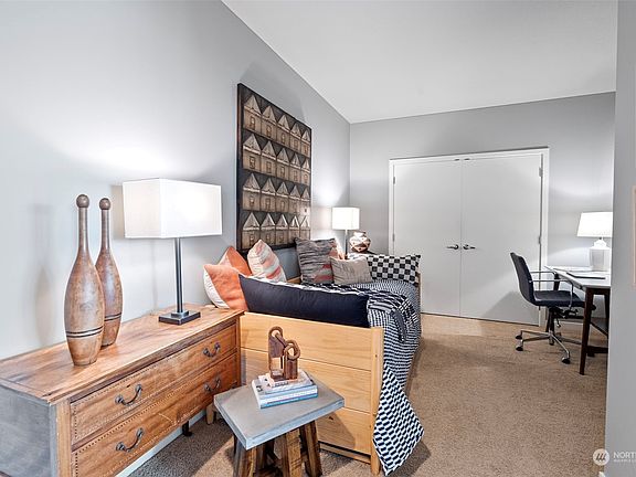 3rd image of 1515 Dock Street #623