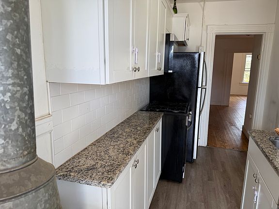 5th image of 3027 Ellwood Ave APT D