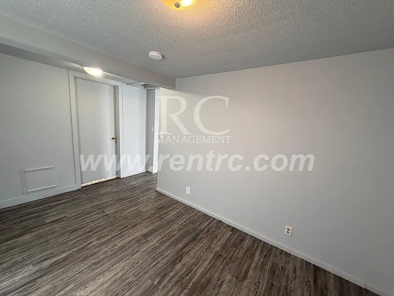 1206.5 Robinson St — Photo 9