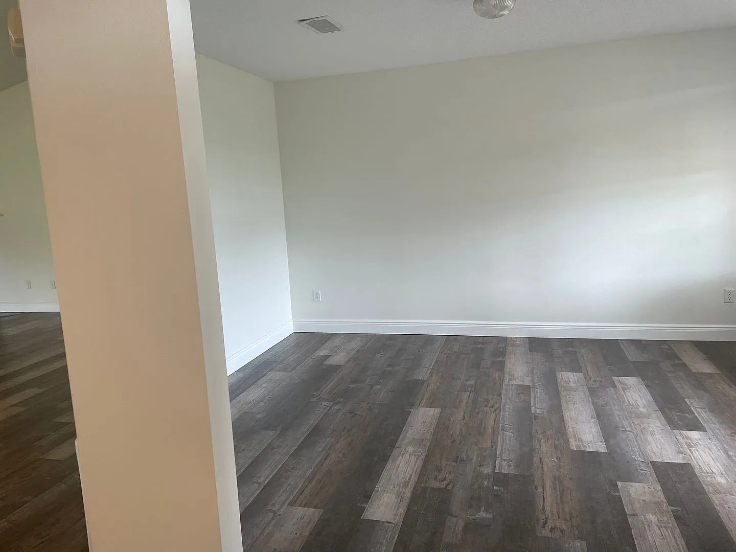 3/2 with spacious backyard! — Photo 3