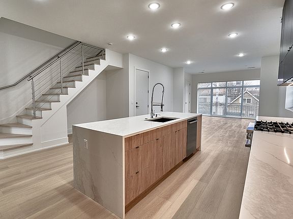 5th image of 2329 W Fullerton Ave #2W