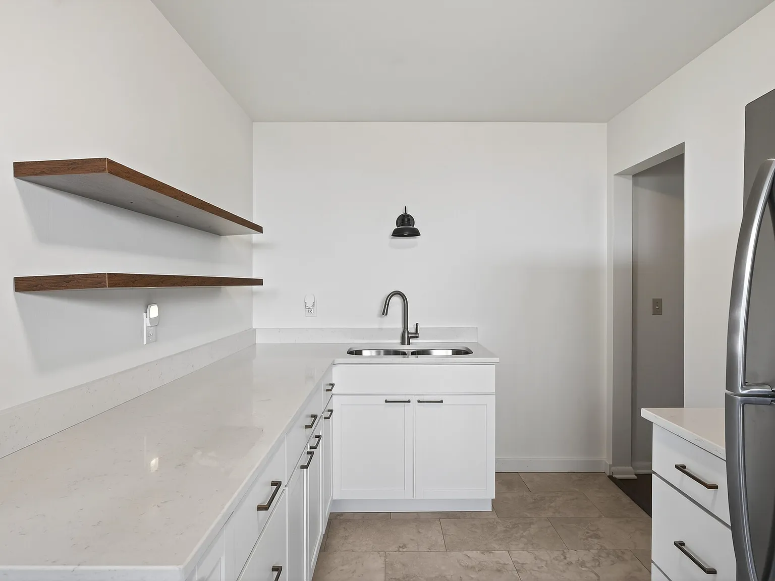 2 bed, 950 sqft, $2,100 — Photo 3
