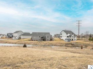 22 Sunset Ct, North Mankato, MN 56003