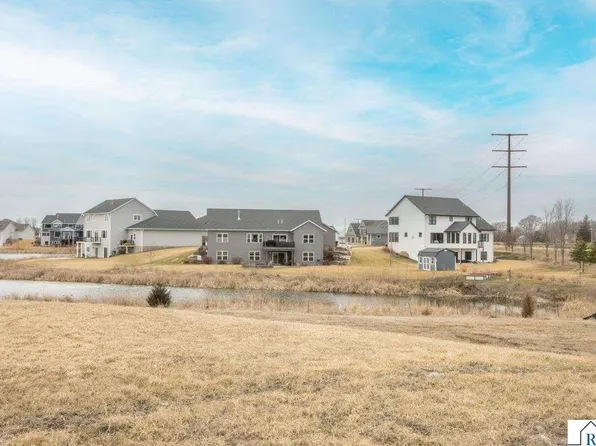 22 Sunset Ct, North Mankato, MN 56003