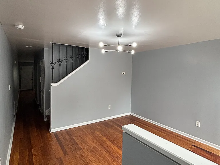 922 W Lombard St — Photo 4
