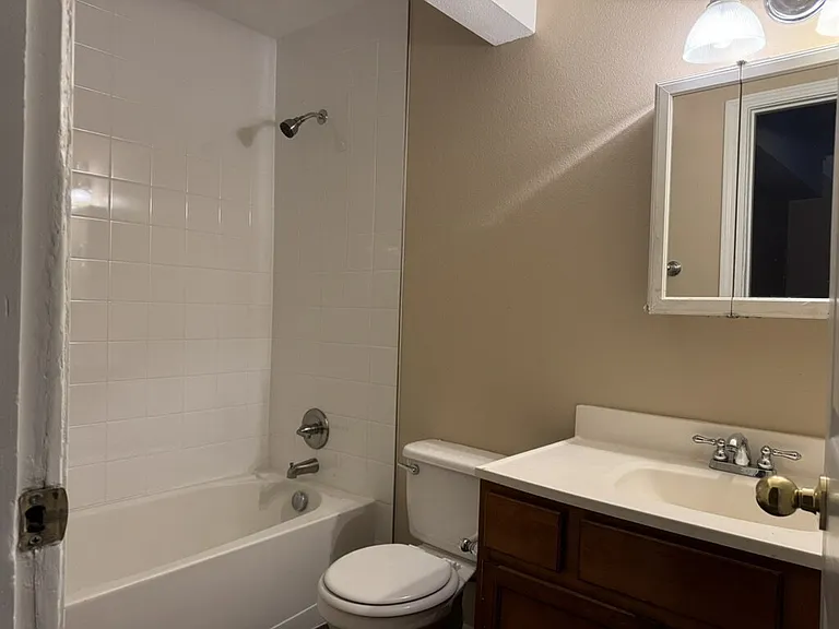 2429 E Monument St — Photo 26