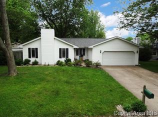 814 Timberhill Dr, Chatham, IL 62629