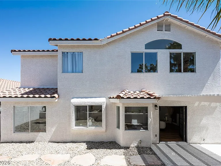 7825 Desert Bell Ave — Photo 47