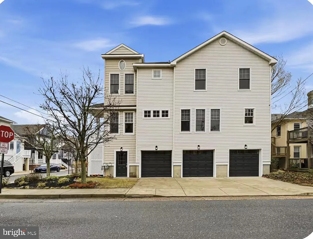 3 bed, 2.5 bath, 1482 sqft, $2,450 — Photo 3