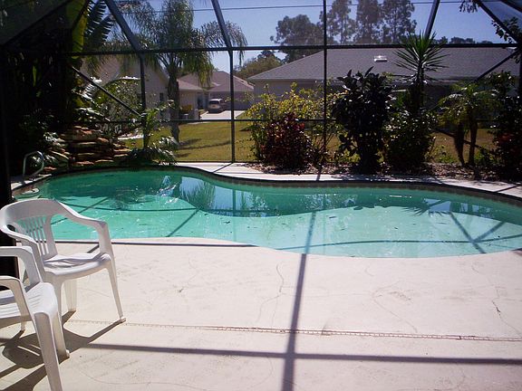 Tropical pool w/waterfall