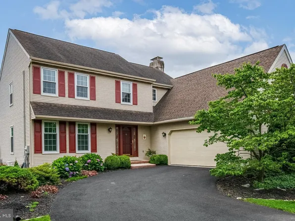 510 Friendship Dr, Fleetwood, PA 19522