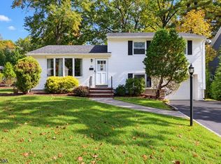 24 Countryside Dr, Livingston Twp., NJ 07039