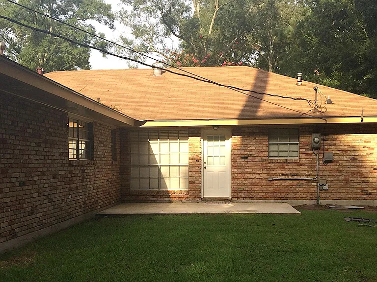 516 Susan Dr — Photo 2