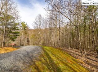 15 Bluff Canyon Dr, West Jefferson, NC 28694
