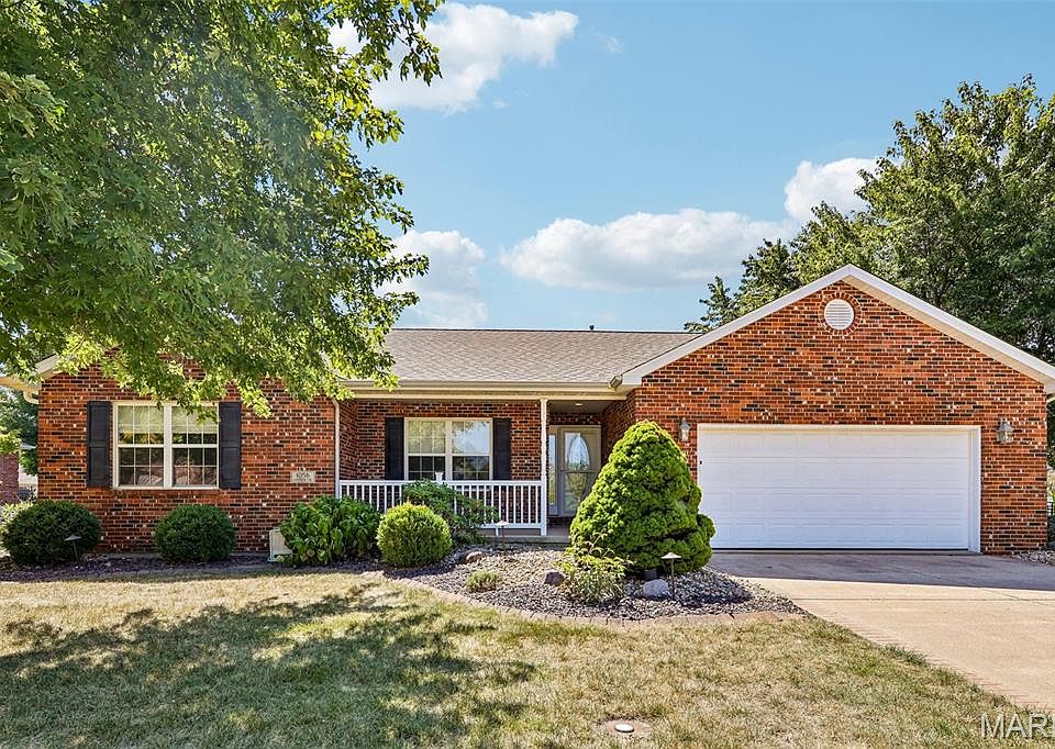 1st image of 1056 Lakeview Dr