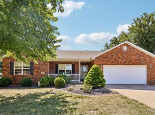 1056 Lakeview Dr, Breese, IL 62230