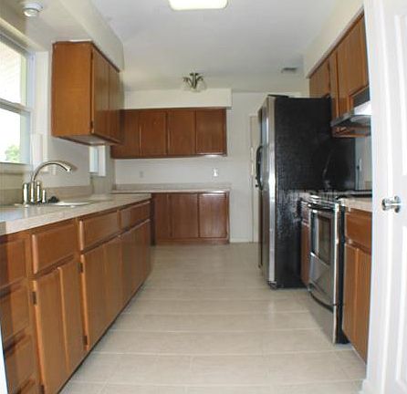 5th image of 5025 Dover St NE