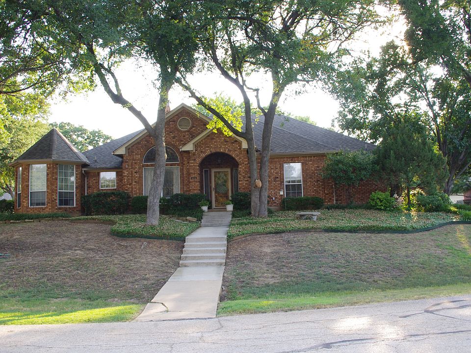 1st image of 404 Longfellow Dr