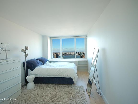 4th image of 322 W 57th St APT 47G