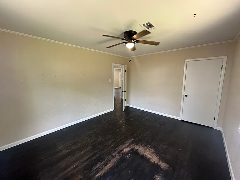1004 N Erie Ave — Photo 13