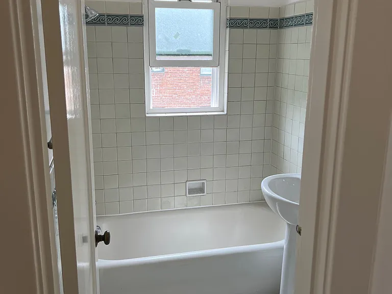 Staten AvenueApartments — Photo 13