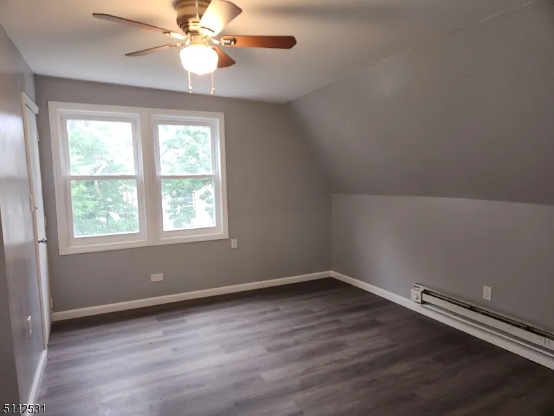 2 bed, 1.0 bath, $1,900 — Photo 3