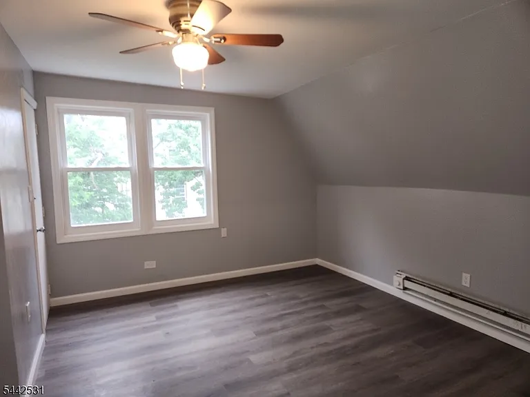 1025 Anna St — Photo 3