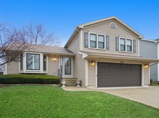 727 Schooner Ln, Elk Grove Village, IL 60007