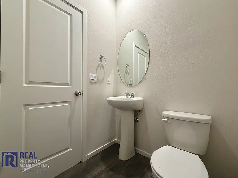 873 N 19th Ave — Photo 8