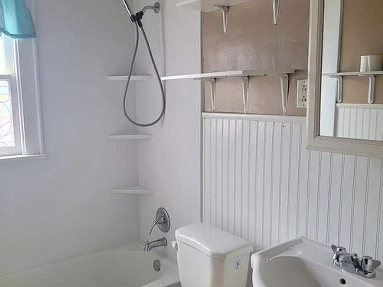 1023 Bell St — Photo 7
