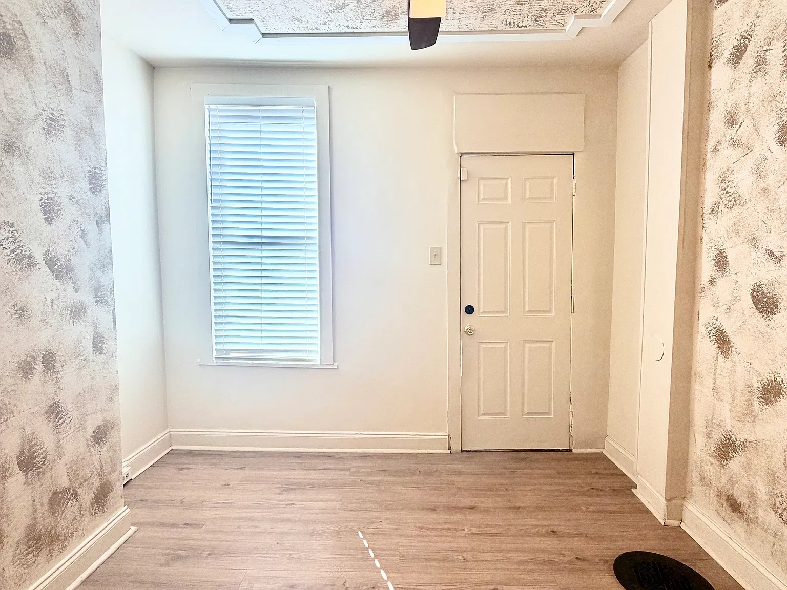2 bed, 850 sqft, $1,050 — Photo 2