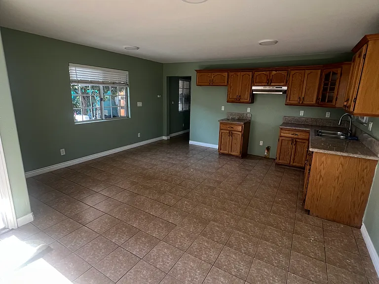 1253 W 55th St — Photo 2
