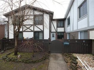 829 Blue Ridge Dr, Medford, NY 11763