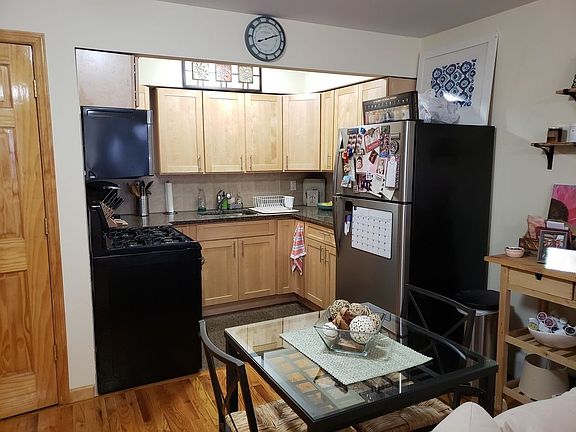 2nd image of 2628 30th St APT 1F