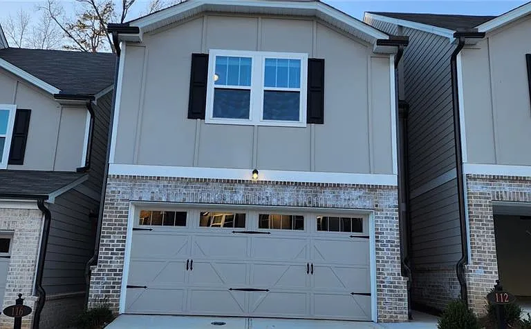 112 Cedar Ln — Photo 1