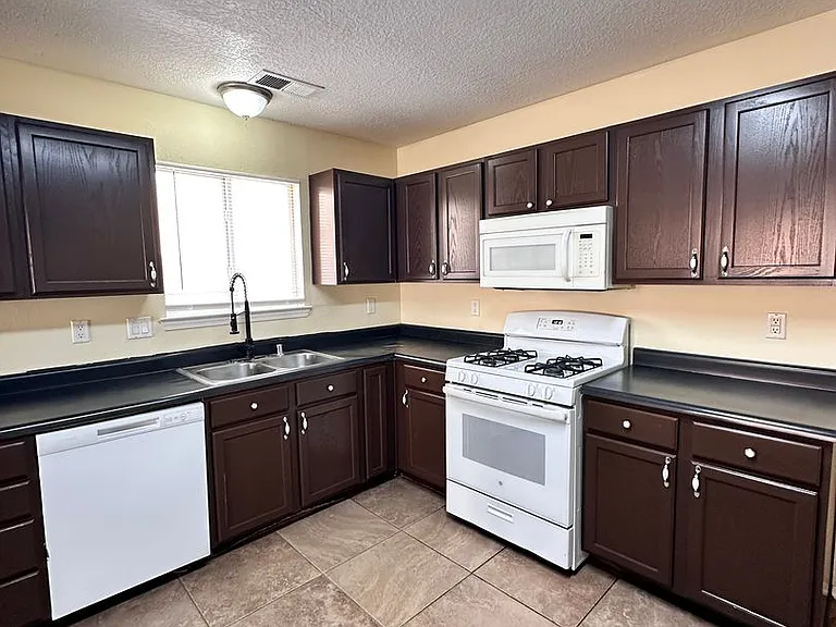 559 Sky Tower St SW — Photo 8