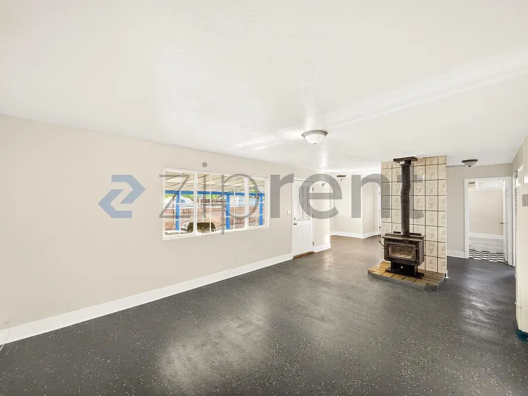 12077 Sand Ave — Photo 2