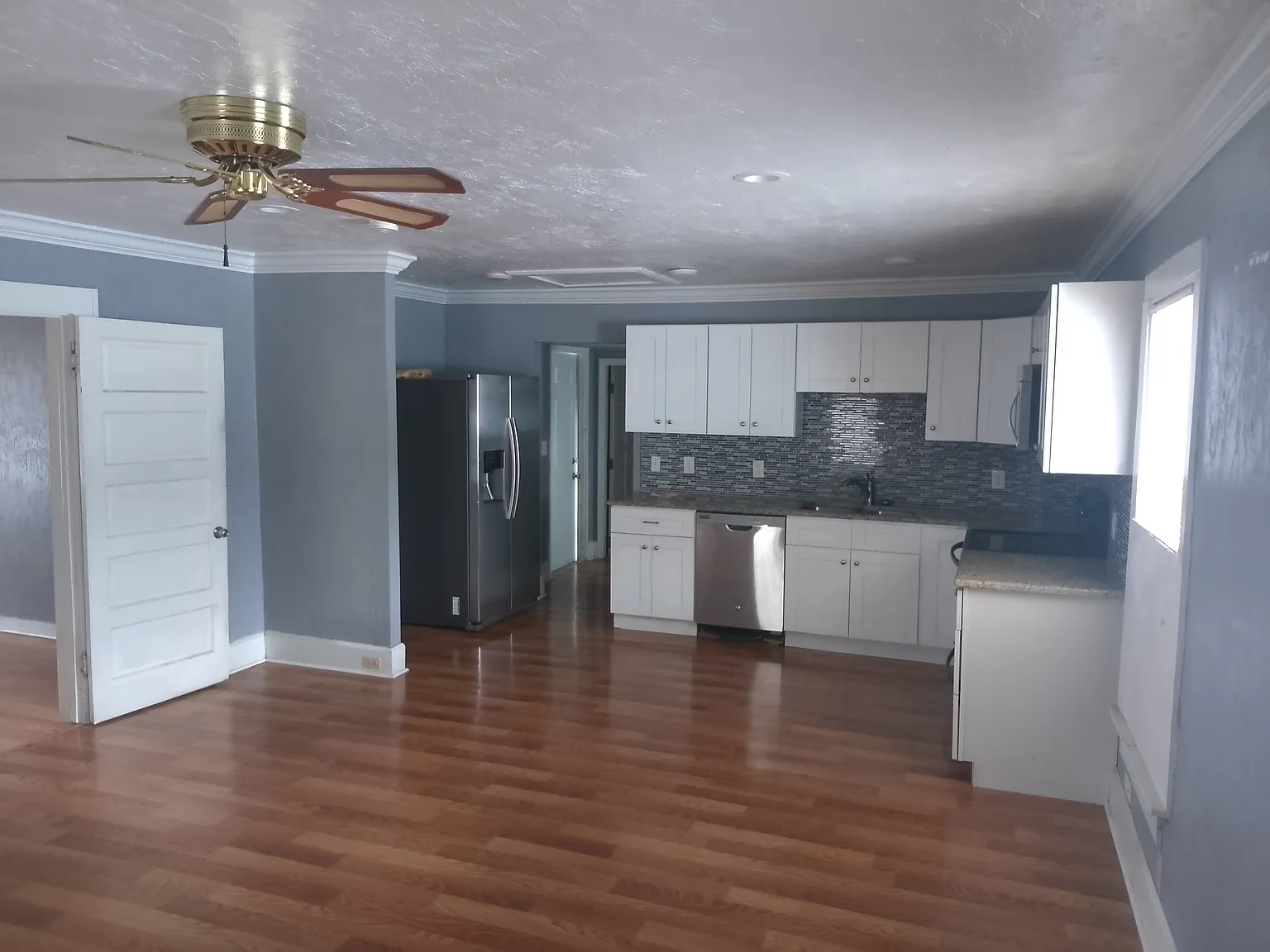 2 bed, 800 sqft, $2,100 — Photo 3