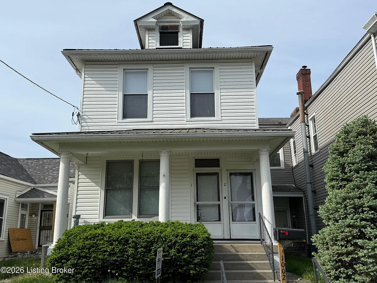 Building Photo - 1002 Charles St