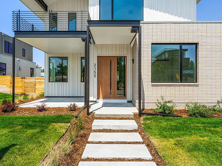 2155 Vine Ave — Photo 3